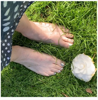 Angela Cartwright feet photo 8