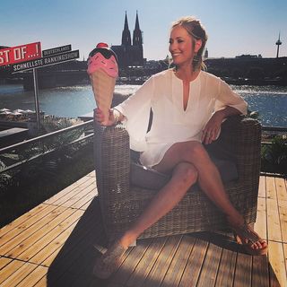 Angela Finger-Erben feet photo thumbnail
