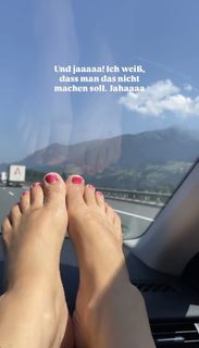 Angela Finger-Erben feet photo thumbnail