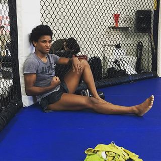 Angela Hill feet photo 4