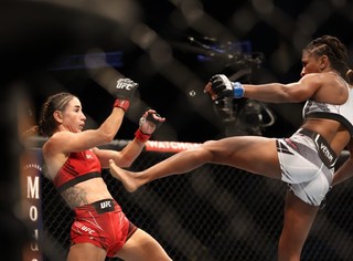 Angela Hill feet photo 12
