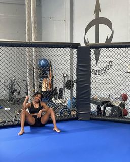 Angela Hill feet photo 4