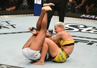 Angela Hill feet photo 15