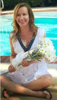 Angela Kinsey feet photo thumbnail