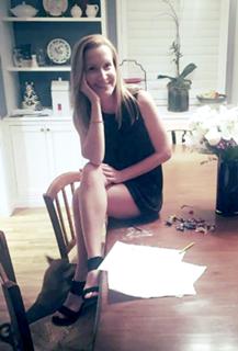 Angela Kinsey feet photo thumbnail
