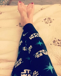 Angela Kinsey feet photo thumbnail
