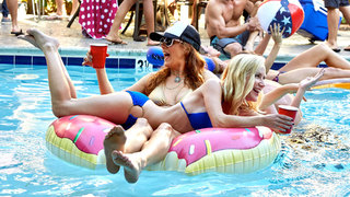 Angela Kinsey feet photo thumbnail