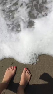 Angela Kinsey feet photo thumbnail