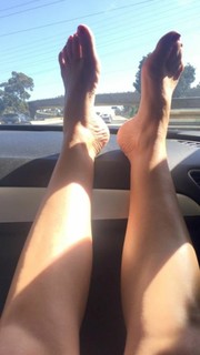 Angela Kinsey feet photo thumbnail