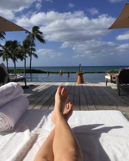 Angela Kinsey feet photo thumbnail