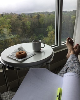 Angela Kinsey feet photo thumbnail