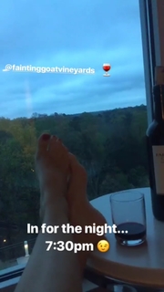 Angela Kinsey feet photo thumbnail