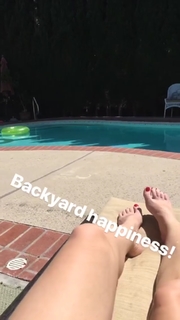Angela Kinsey feet photo thumbnail