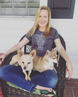Angela Kinsey feet photo thumbnail