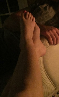 Angela Kinsey feet photo thumbnail