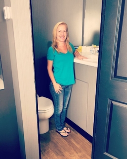 Angela Kinsey feet photo thumbnail