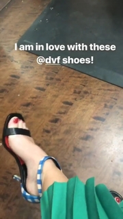 Angela Kinsey feet photo thumbnail