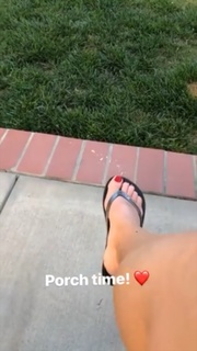 Angela Kinsey feet photo thumbnail