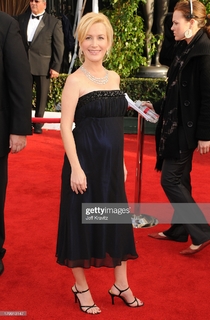 Angela Kinsey feet photo thumbnail
