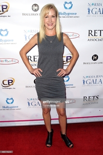 Angela Kinsey feet photo thumbnail