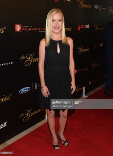 Angela Kinsey feet photo thumbnail