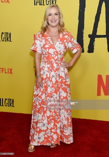 Angela Kinsey feet photo thumbnail