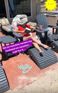 Angela Kinsey feet photo thumbnail