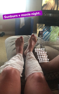 Angela Kinsey feet photo thumbnail