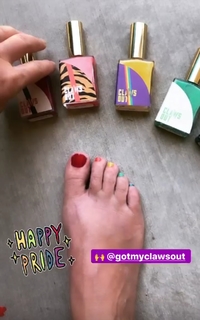 Angela Kinsey feet photo thumbnail