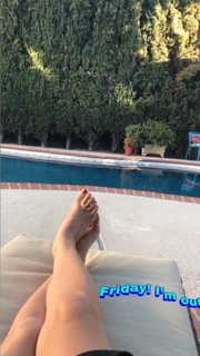 Angela Kinsey feet photo thumbnail