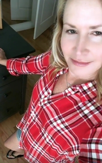Angela Kinsey feet photo thumbnail