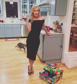 Angela Kinsey feet photo thumbnail