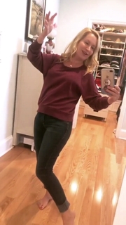 Angela Kinsey feet photo thumbnail
