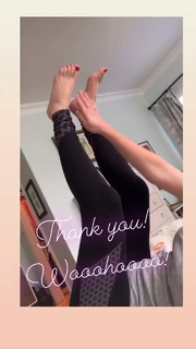 Angela Kinsey feet photo thumbnail