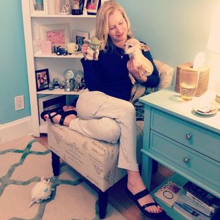 Angela Kinsey feet photo thumbnail
