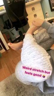 Angela Kinsey feet photo thumbnail