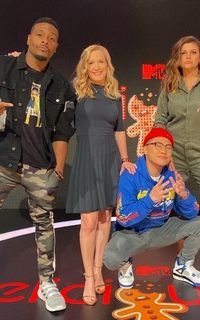 Angela Kinsey feet photo thumbnail