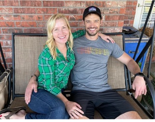 Angela Kinsey feet photo thumbnail