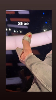 Angela Kinsey feet photo thumbnail