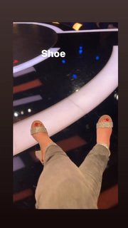 Angela Kinsey feet photo thumbnail