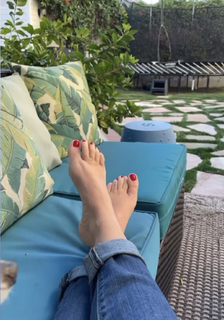 Angela Kinsey feet photo thumbnail