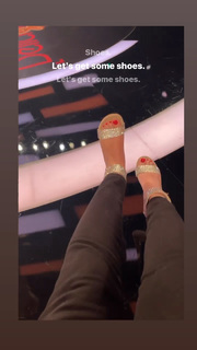 Angela Kinsey feet photo thumbnail