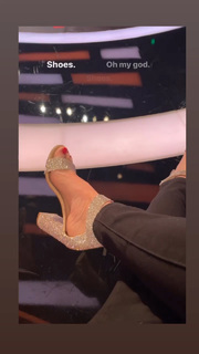 Angela Kinsey feet photo thumbnail