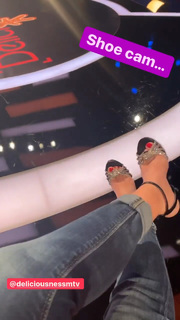 Angela Kinsey feet photo thumbnail
