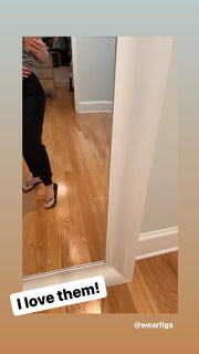Angela Kinsey feet photo thumbnail