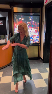 Angela Kinsey feet photo thumbnail