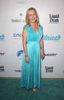 Angela Kinsey feet photo thumbnail