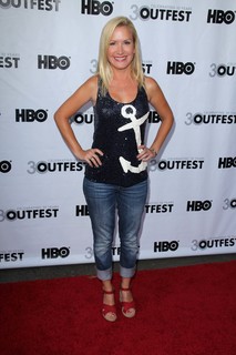 Angela Kinsey feet photo thumbnail