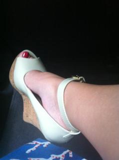 Angela Kinsey feet photo thumbnail