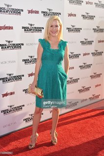 Angela Kinsey feet photo thumbnail